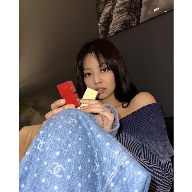 Áo kiểu trễ vai màu xanh giống Jennie Blackpink, Minnie GIDLE