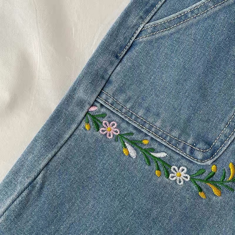 Quần jeans ống rộng, chân váy suông thêu hoạ tiết hoa lá túi trước phong cách cho nữ 2023