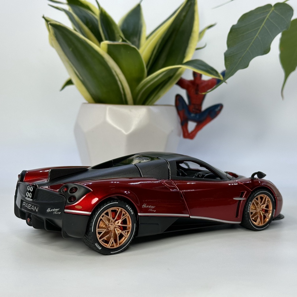 Mô hình siêu xe Pagani Huayra tỷ lệ 1:22 bằng kim loại tung đôi cánh thiên thần