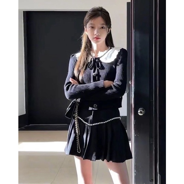 Set áo len phối ren tiểu thư và chân váy xếp ly