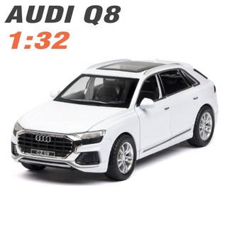 Xe mô hình ô tô Audi Q8 tỉ lệ 1:32 bằng kim loại có đèn và âm thanh mở được các cửa đồ chơi trẻ em