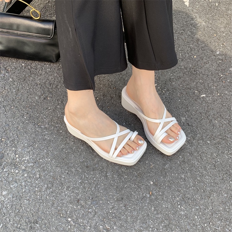 Sandal Đế Xuồng Quai Chéo Phong Cách Thời Trang Mới 2023