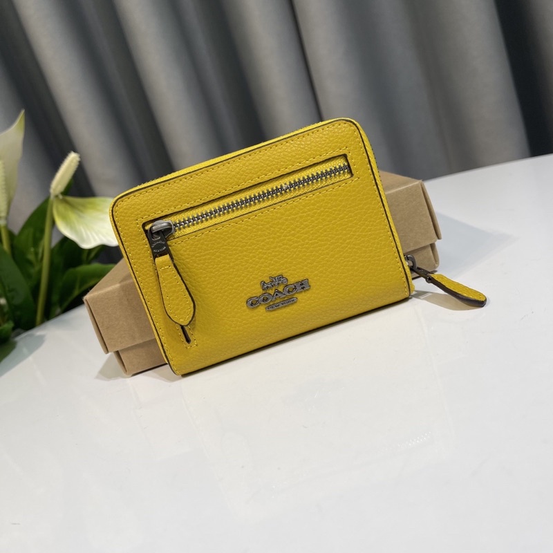 Ví ngắn Coach X Peanuts Zip màu vàng