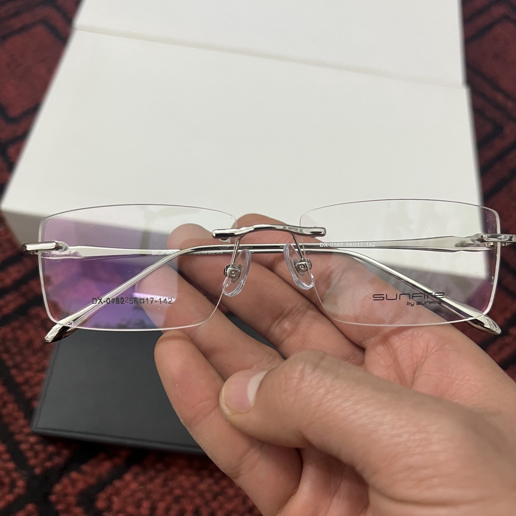 ( Thanh lý giá rẻ) Gọng kính khoan TITANIUM nhật bản không vành ( vít ốc vặn xịn) hàng cao cấp KT300 bạc sáng