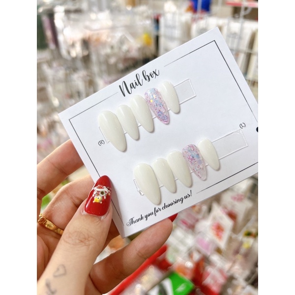 nailbox trắng mix nhũ tím