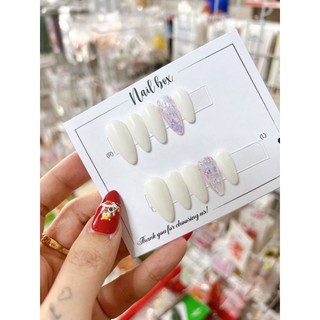 Nailbox trắng mix nhũ tím