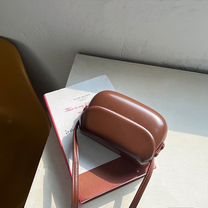 Túi Đeo Chéo Yên Ngựa Da Pu Bóng