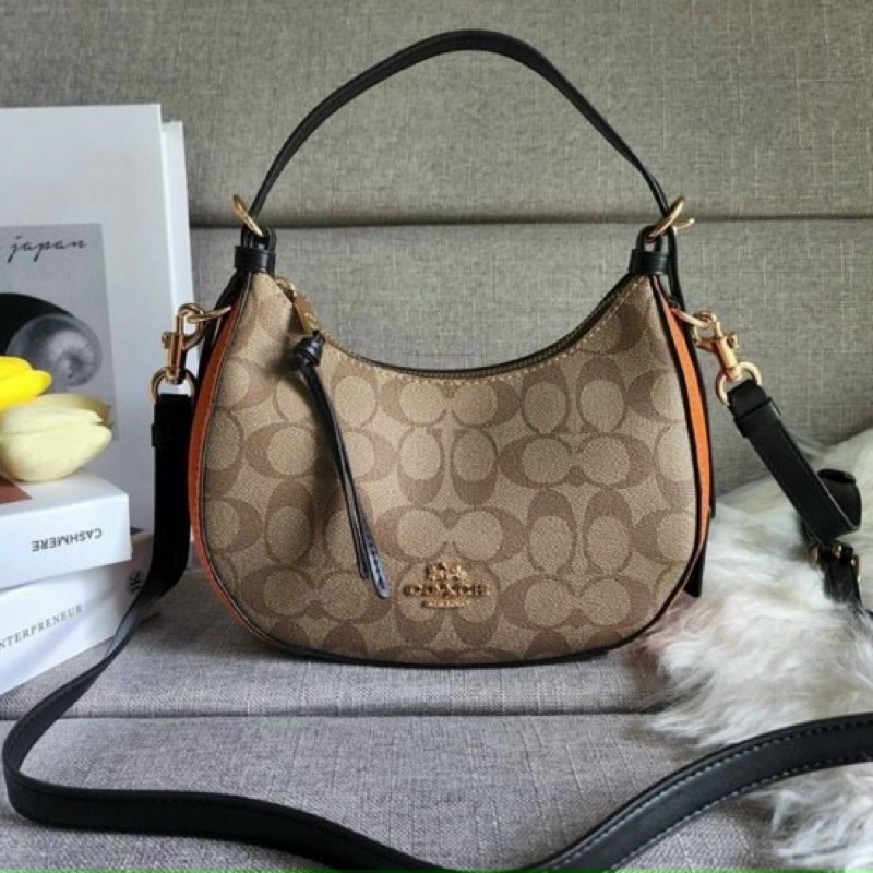 Túi đeo chéo Coach Kleo hobo