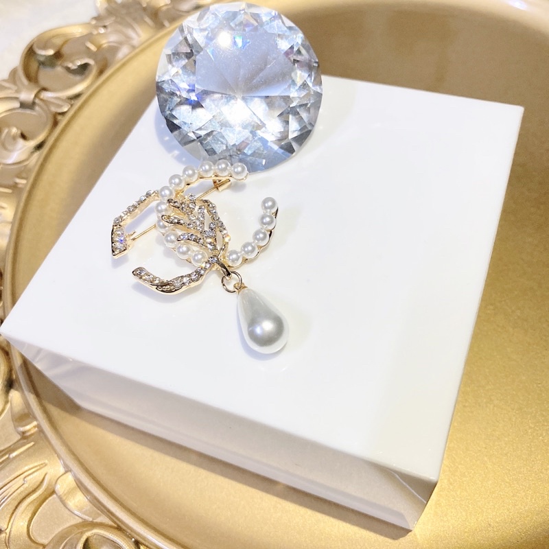 Ghim cài áo nữ sang chảnh