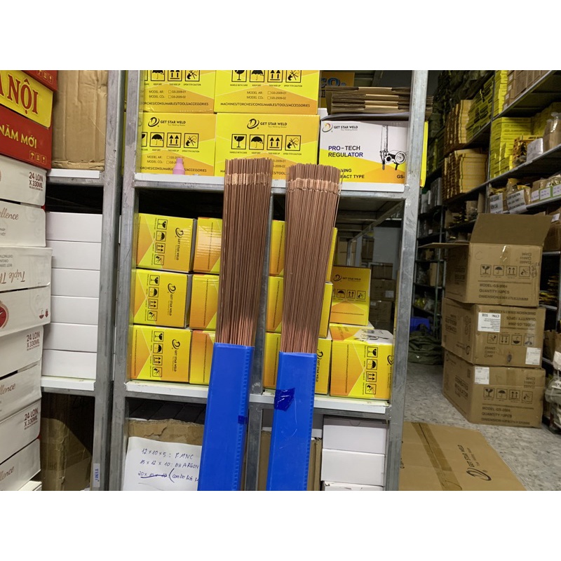 Que bù sắt thép đen 1.6 - 2.4 dài 1m