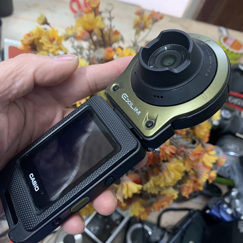 Máy ảnh Casio EX-FR10 cảm biến 14Mpx