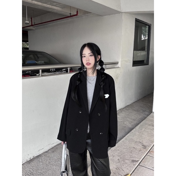 Áo &quot;Blazer&quot; tag kim loại