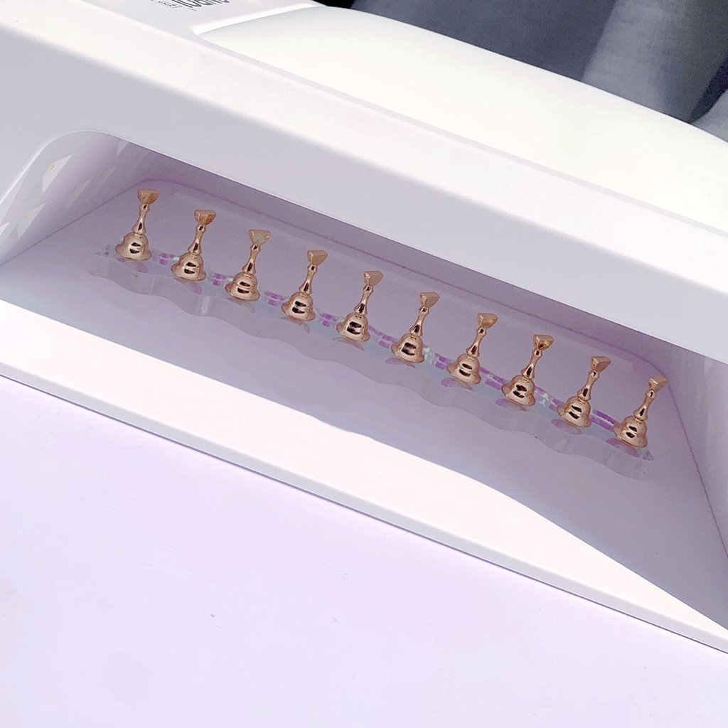 Giá Đỡ Trưng Bày Móng Tay Giả Hình Sóng Nhiều Màu / Trong Suốt