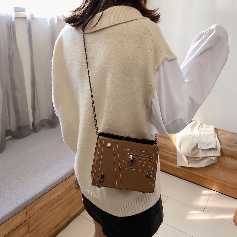 Túi Đeo Chéo Màu Đen Phối Dây Xích Thời Trang Thu Đông Phong Cách Hàn Quốc Cho Nữ