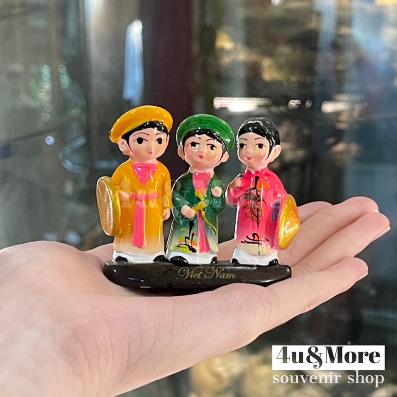 Tượng bộ 3 cô gái vùng miền Bắc Trung Nam