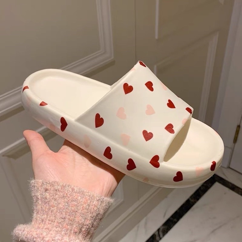 Dép quai ngang đế bánh mì hoạ tiết trái tim siêu nhẹ êm chân phong cách dễ thương dành cho nữ