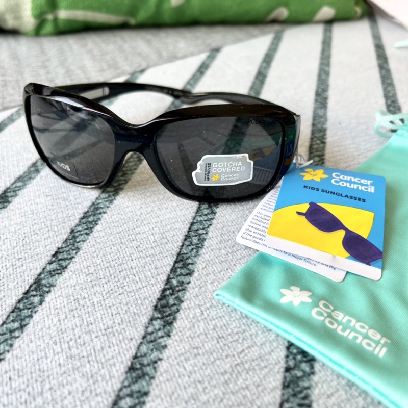 Kính chống nắng Cancer Council Úc cho trẻ em.