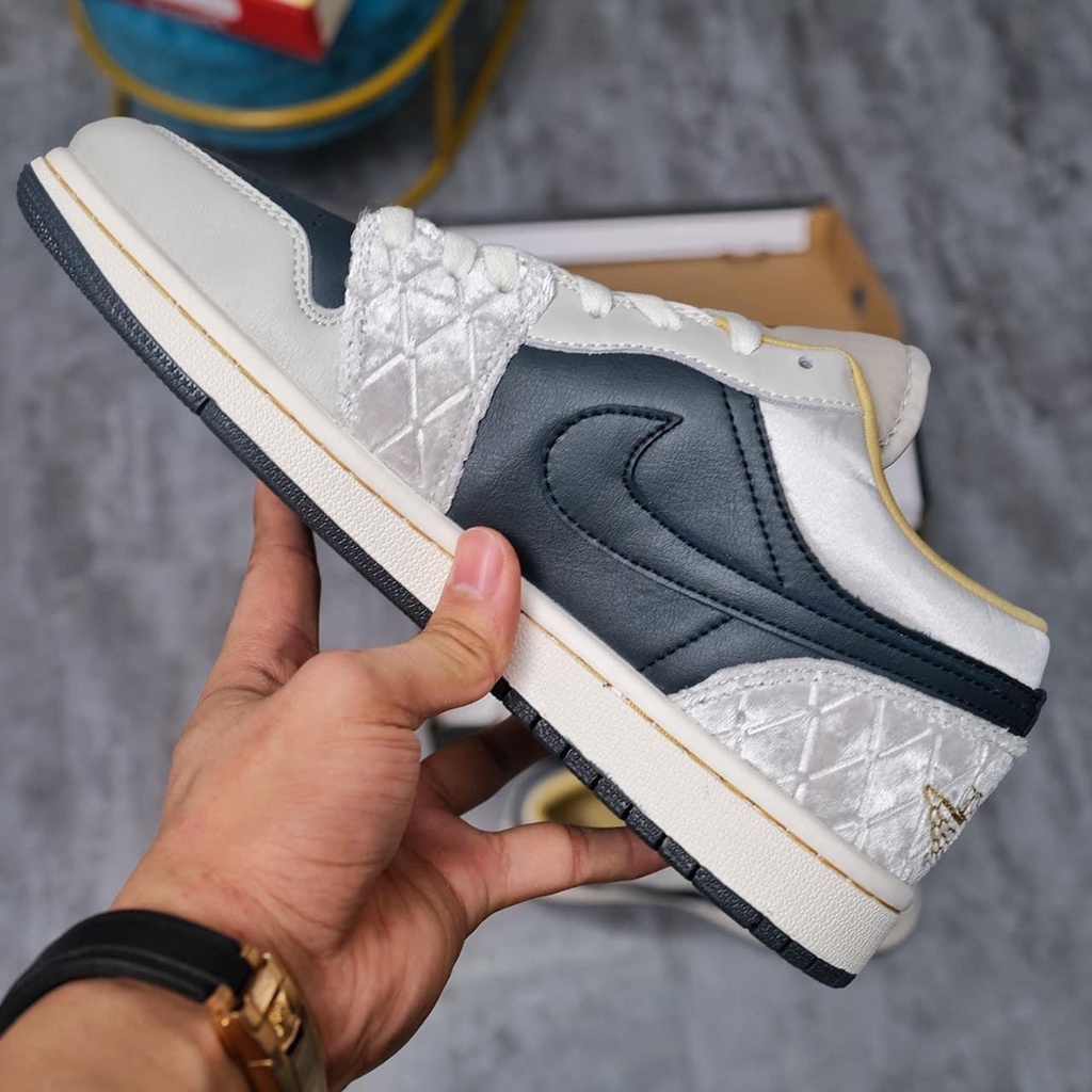 Giày Air Jordan 1 Low Beaded Swoosh Đính Đá S.Cấp