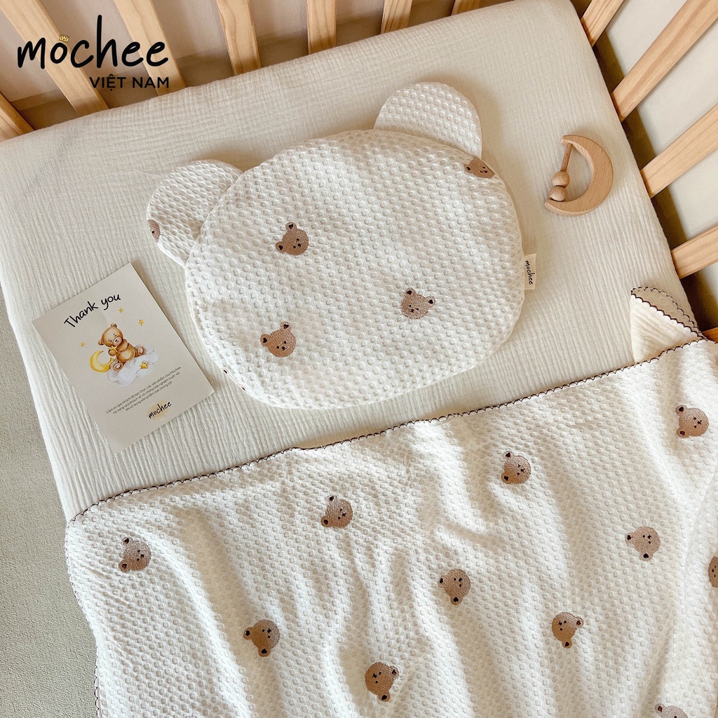 Chăn đắp cho bé Mochee tổ ong thêu gấu 90x120cm vải waffle cho bé sơ sinh thoáng khí