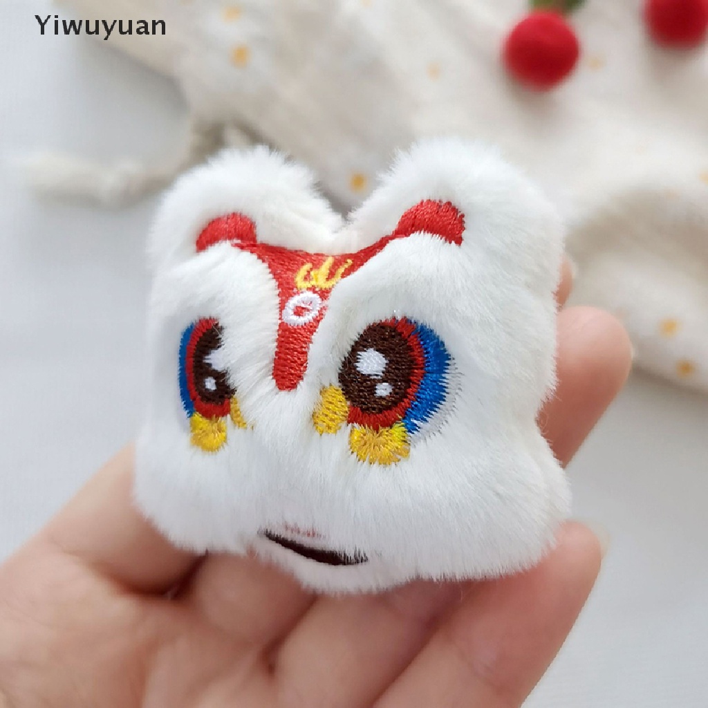 < Yiwuyuan > Phụ Kiện Cài Áo / Mũ / Khăn Quàng Cổ Hình Sư Tử Hoạt Hình Năm Mới Nhồi Bông DIY