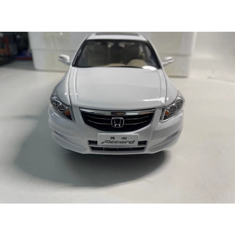 Mô hình xe Honda Accord 2010 tỉ lệ 1:18