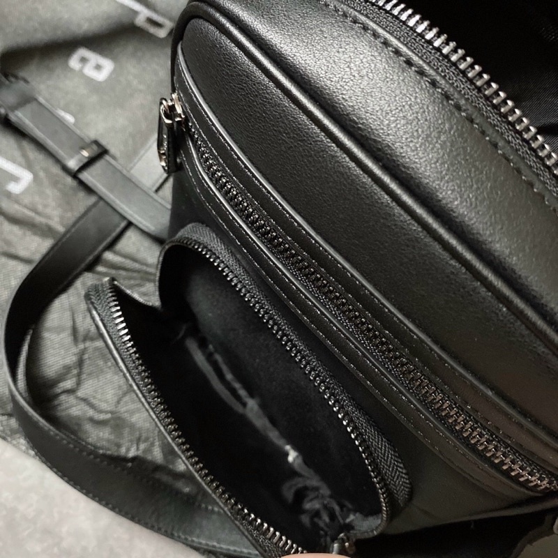 Túi đeo chéo nam Pedro Multipocketed