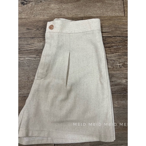 Short linen muối tiêu đơn giản dễ phối