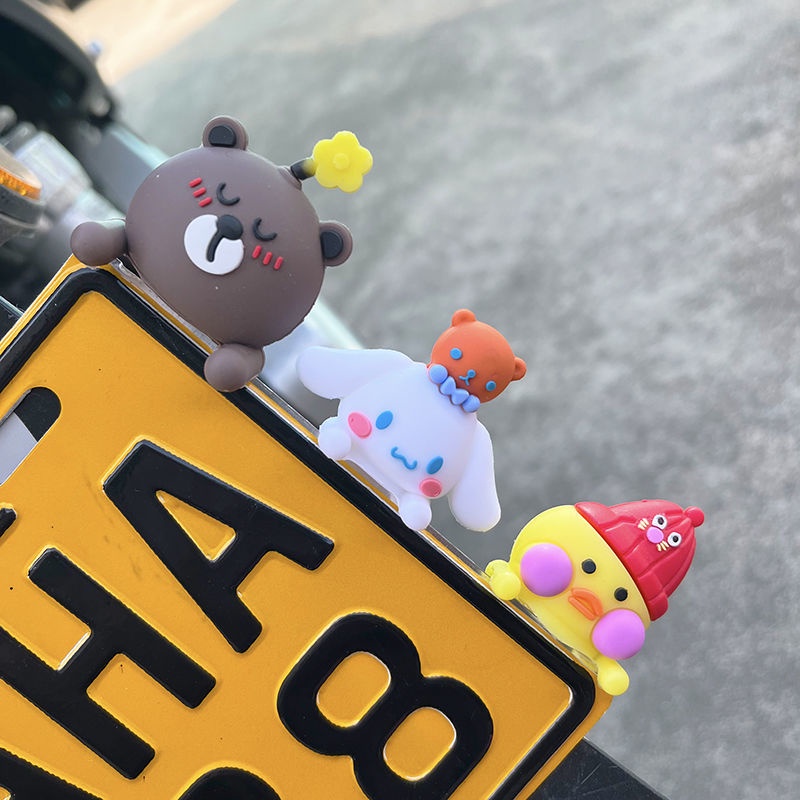 Búp Bê Nhỏ Dễ Thương Trang Trí Biển Số Xe Hơi