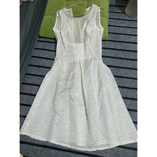 đầm  dáng xòe tay sát nách size s