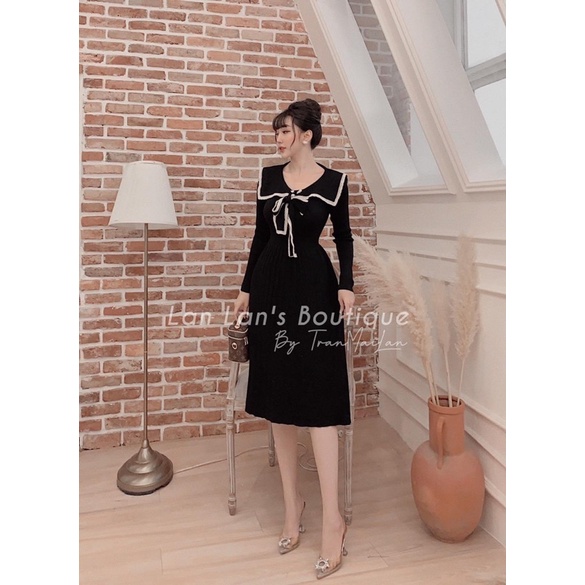 Đầm đen viền ren tay dài