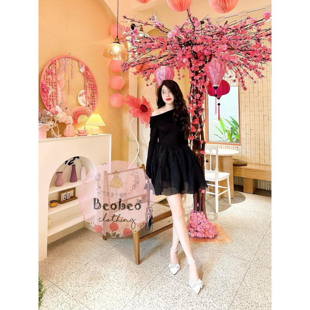 Đầm đen xoè tay dài lệch vai vintage