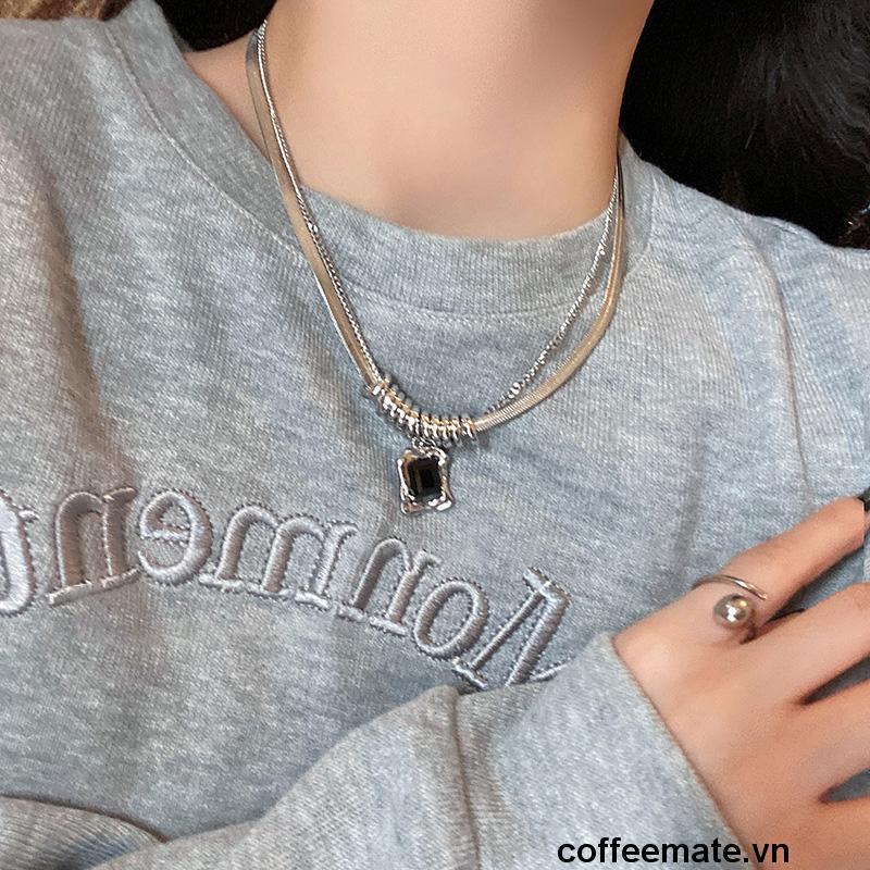 【coffeemate】⚡ Hip Hop Vuông Đính Đá Zircon 2 Lớp Vòng Cổ Nữ Thiết Kế Thu Đông Cảm Giác Áo Len Dây Chuyền
