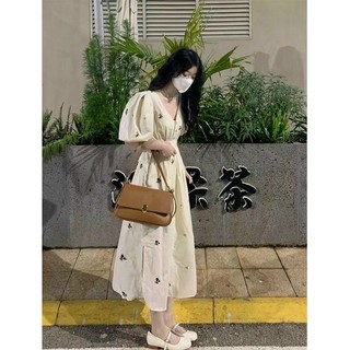 ĐẦM MIDI CỔ V THÊU HOA