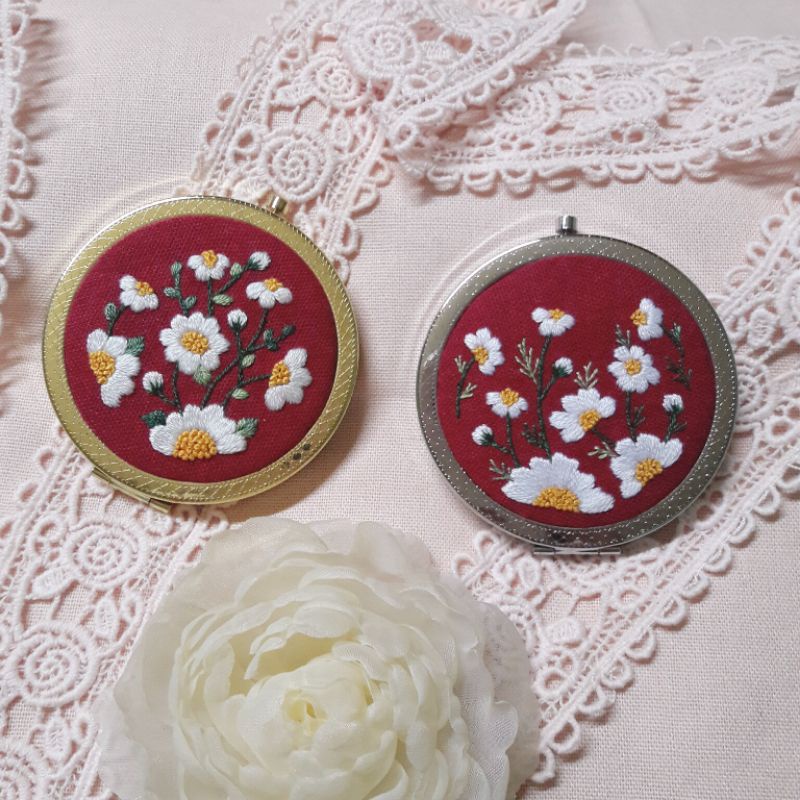 Gương thêu tay handmade