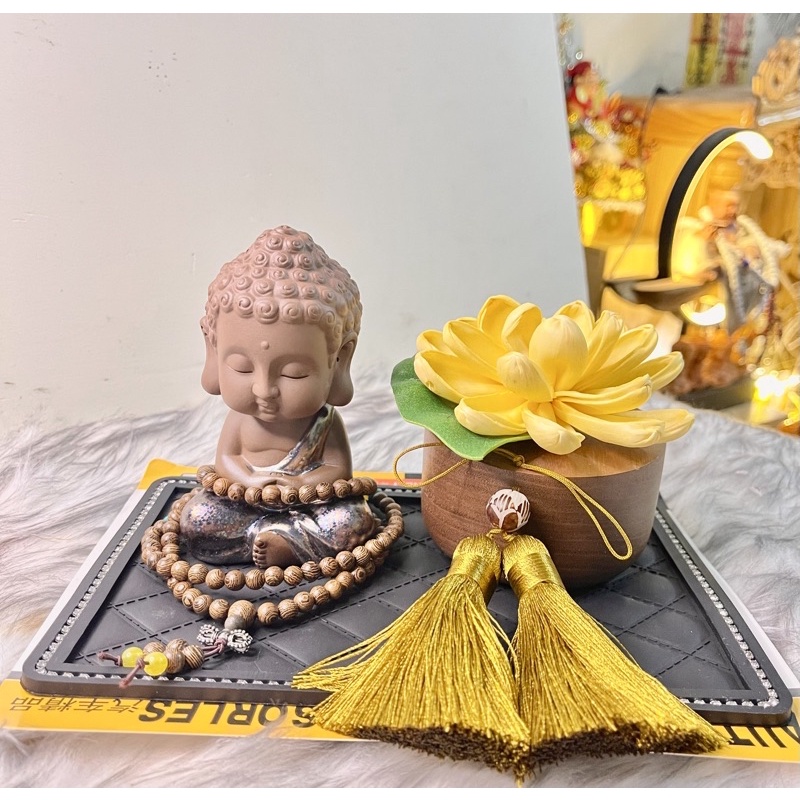 Phụ Kiện Trang tri xe hơi : TƯỢNG PHẬT BÊN LIÊN HOA