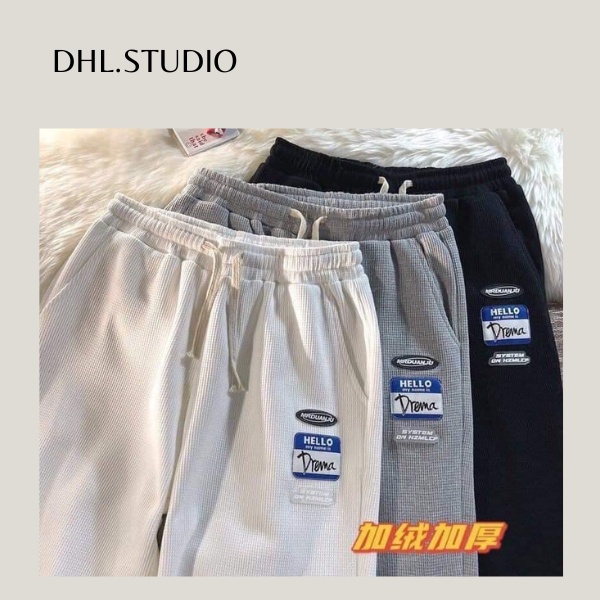 Quần nỉ bo gấu có logo - Quần jogger màu trơn đính logo