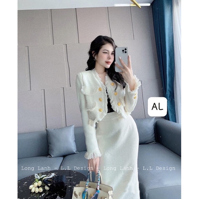 Set Dạ Tua Rua Dáng Dài Phối Nút Đồng Sang Chảnh