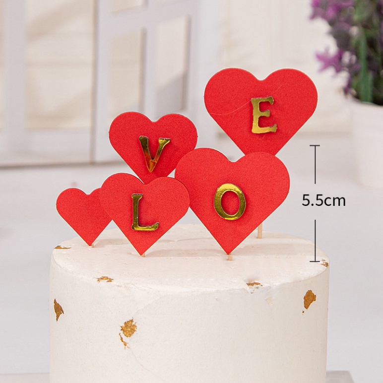 Trang trí bánh kem sinh nhật  sét cắm tim giấy đỏ tình yêu