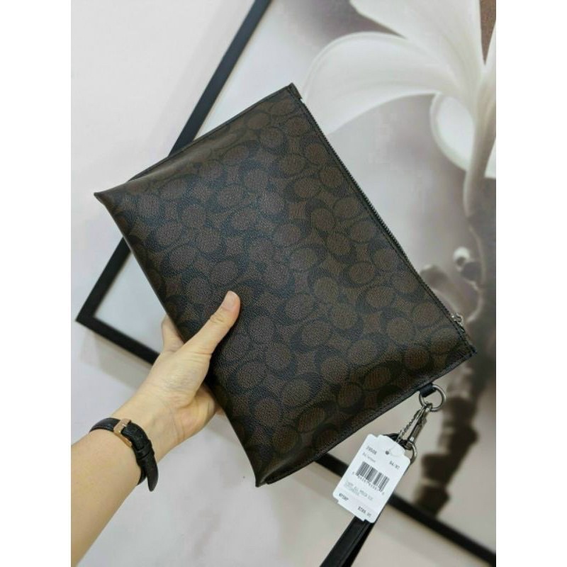 Clutch cầm tay Coach da thật sang chảnh