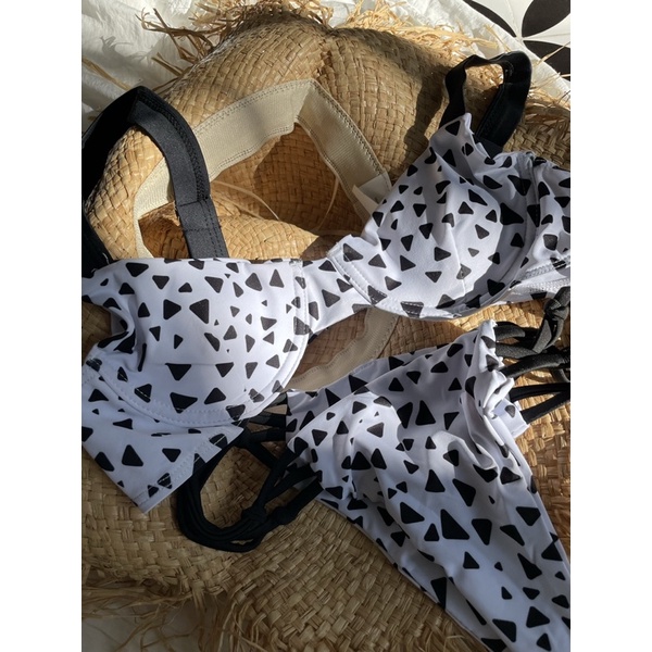 Bikini 2 mảnh gọng nâng đỡ