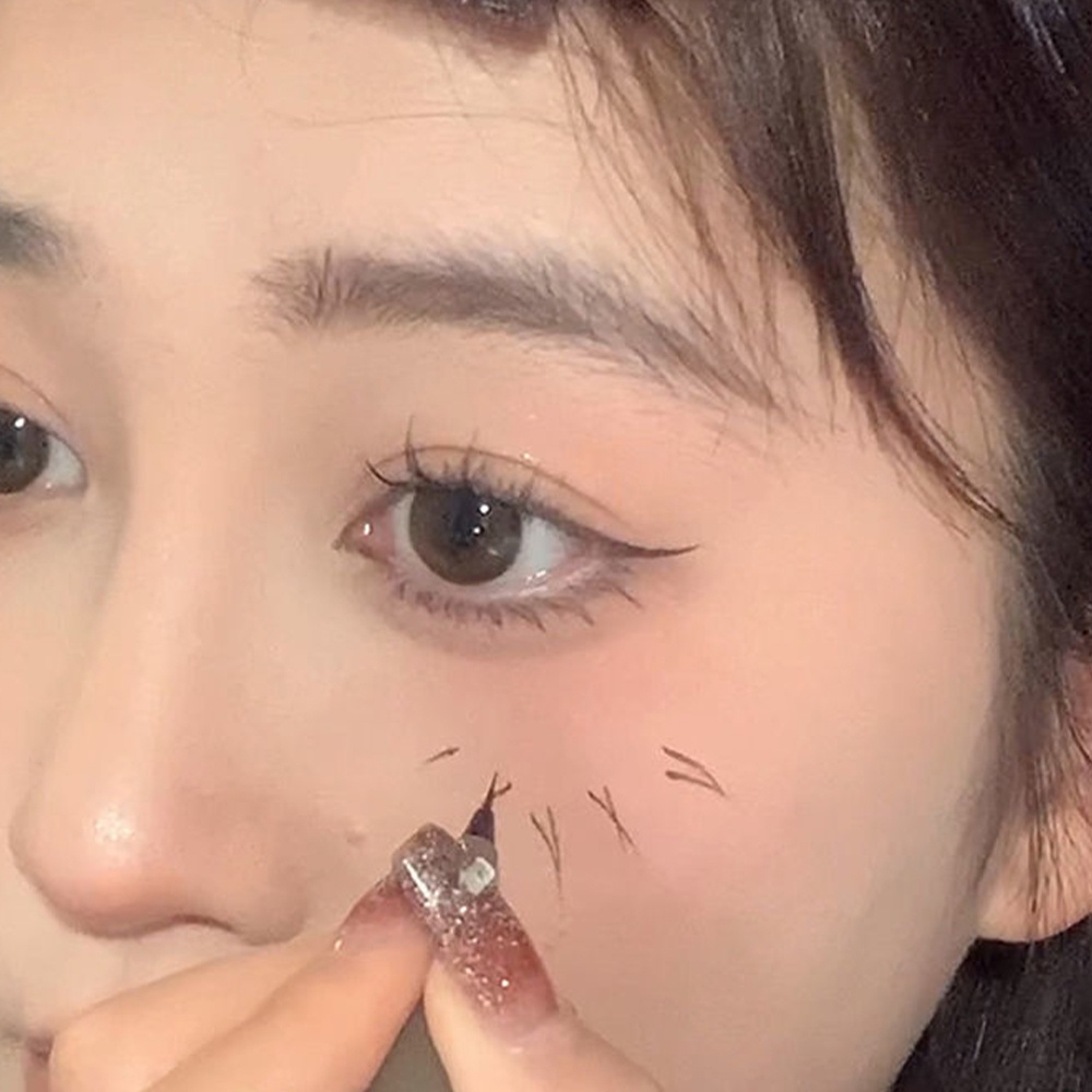 Bút Kẻ Mắt Dạng Lỏng Nhanh Khô Chống Thấm Nước Lâu Trôi Màu Đen / Nâu