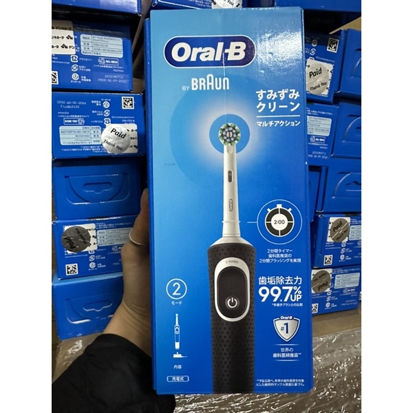 BÀN CHẢI ĐIỆN ORAL B BAO GỒM 1 ĐẦU VÀ CHÂN SẠC NHẬT BẢN