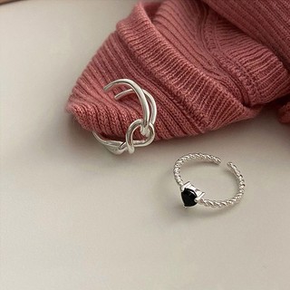 Nhẫn trái tim đính đá màu đen