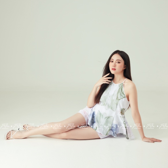 Folie Homewear đồ mặc nhà áo yếm quần ngắn họa tiết Màu loang -Xanh lá- Lụa tằm ý SET FB117.3