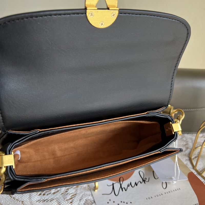 Túi xách nữ đeo vai/đeo chéo khoá chữ Q - ZR001