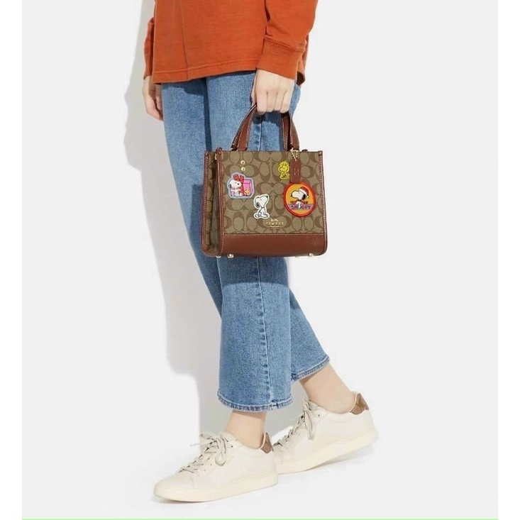 Túi Coach Tote X Peanuts hoạ tiết sticker