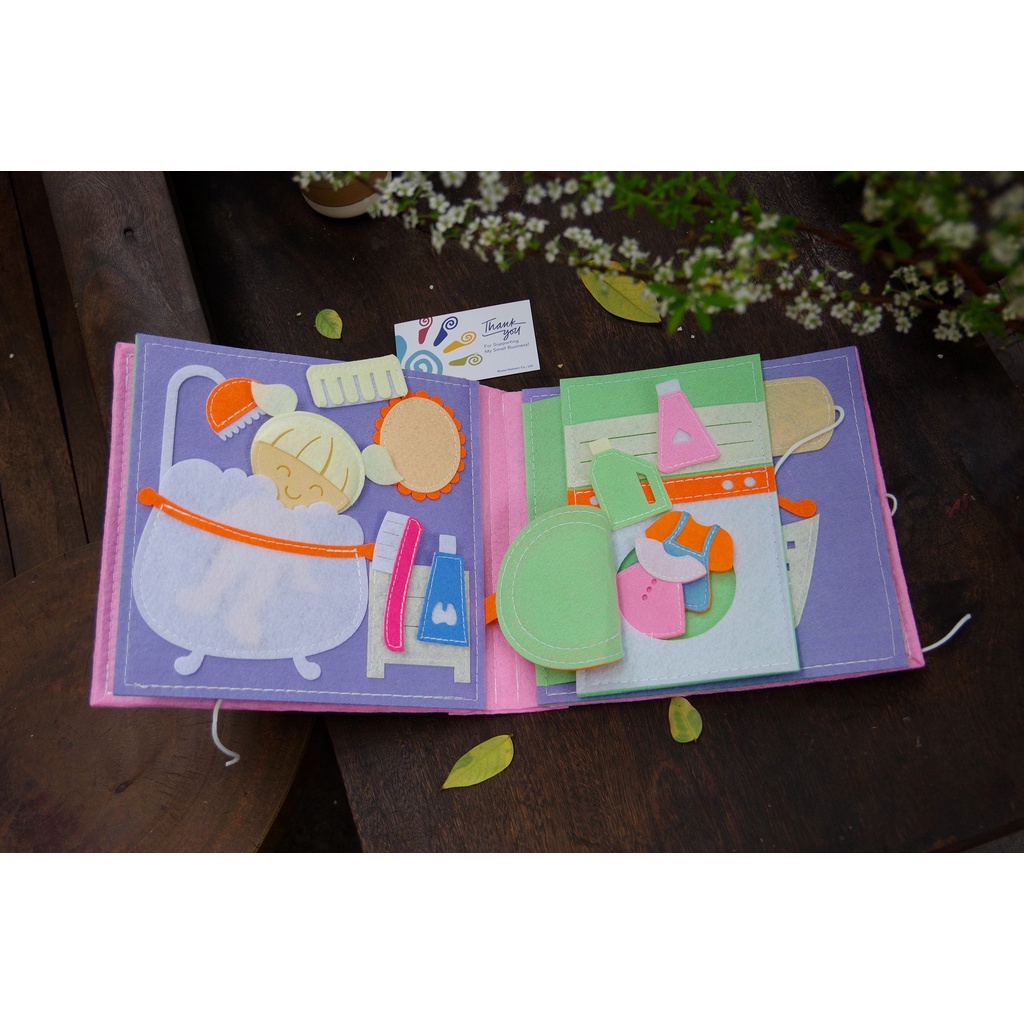 Sách Vải Một Ngày Của Bé - Phiên Bản Bé Gái - Quà Tặng Đồ Chơi Cho Bé