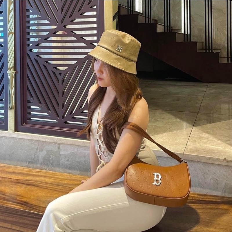 Túi kẹp nách da monogram MLB chính hãng