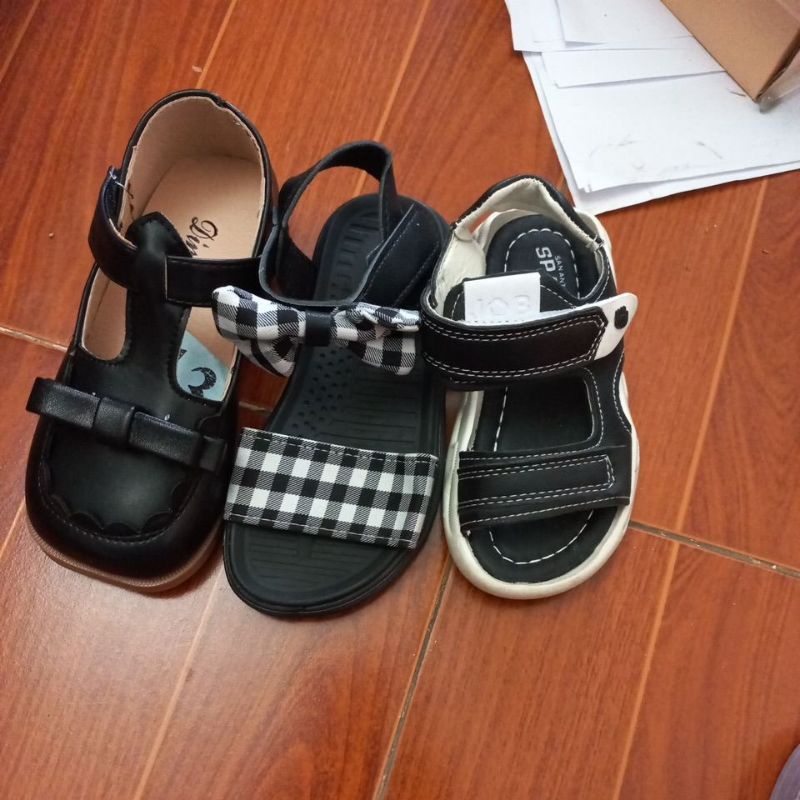 Com bo 3 đôi giày bé