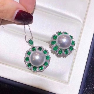 A set of slotted necklaces, pearl beads, imitation shells, and high-end sparkling for the new product